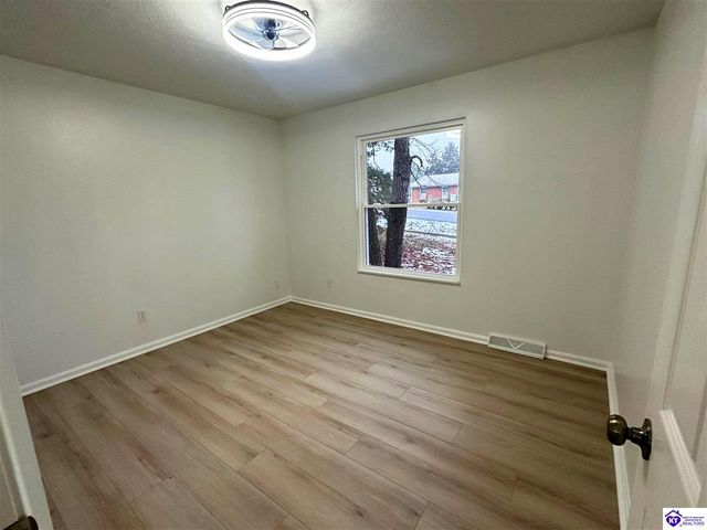 1427 Catalpa Drive, Radcliff, KY 40160