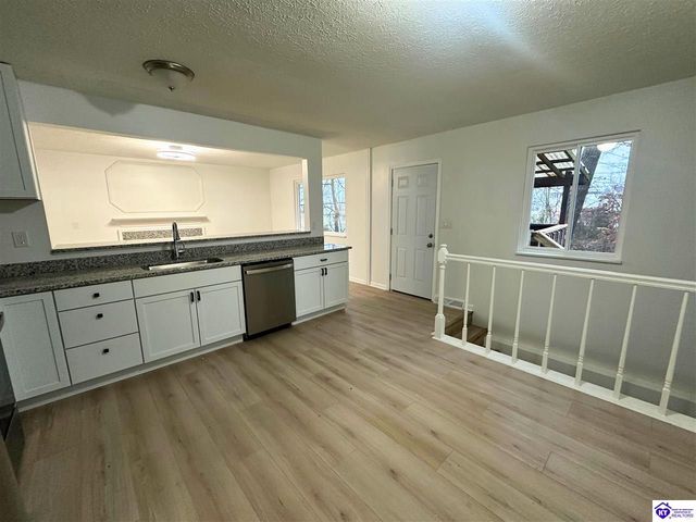 1427 Catalpa Drive, Radcliff, KY 40160