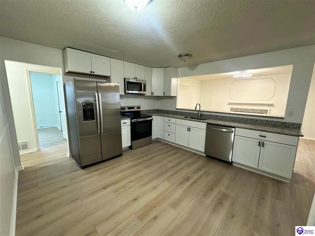 1427 Catalpa Drive, Radcliff, KY 40160