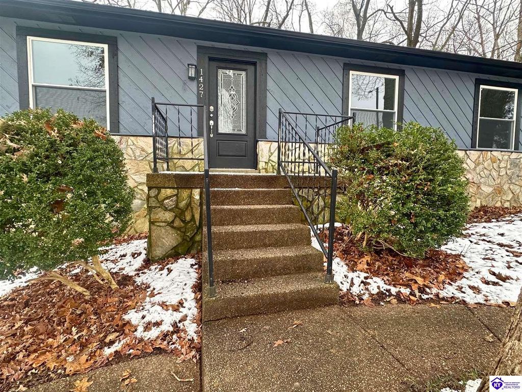 1427 Catalpa Drive, Radcliff, KY 40160