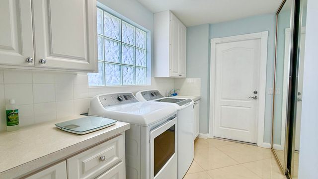 7735 Pine Island Way, West Palm Beach, FL 33411