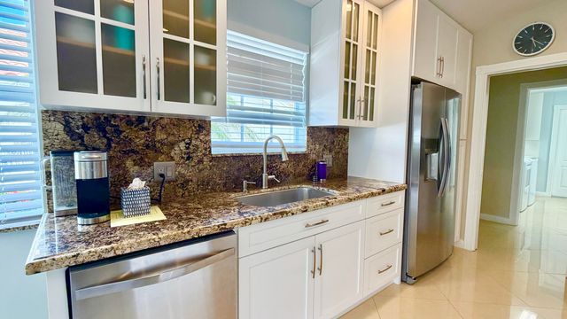7735 Pine Island Way, West Palm Beach, FL 33411