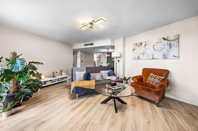 3401 N Country Club Drive 105, Aventura, FL 33180
