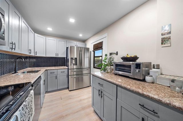 3401 N Country Club Drive 105, Aventura, FL 33180