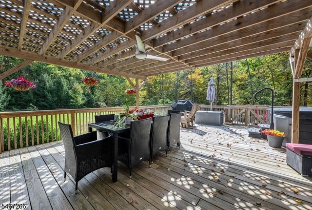 39 Red Mine Rd, Wanaque Boro, NJ 07465