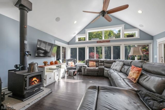 39 Red Mine Rd, Wanaque Boro, NJ 07465