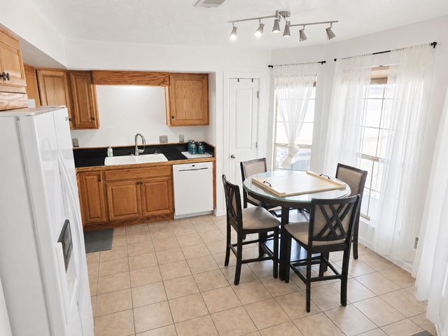 1617 Debra Place NE, Rio Rancho, NM 87144