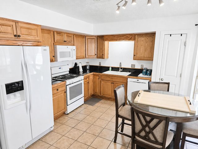1617 Debra Place NE, Rio Rancho, NM 87144