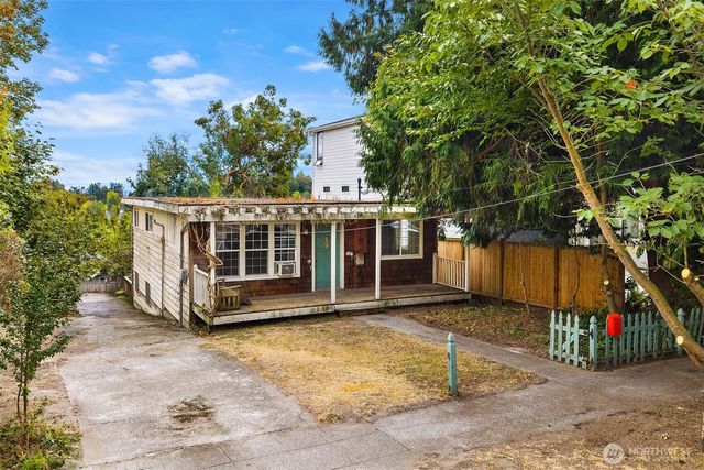 440 26th Avenue E, Seattle, WA 98112