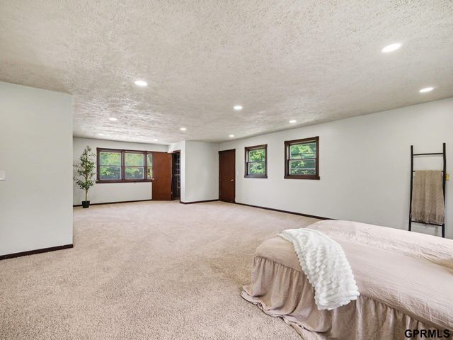 4511 N 64th Street, Omaha, NE 68104