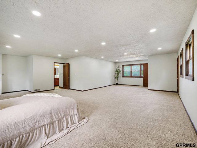 4511 N 64th Street, Omaha, NE 68104
