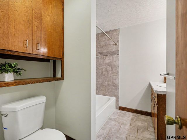 4511 N 64th Street, Omaha, NE 68104