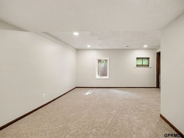 4511 N 64th Street, Omaha, NE 68104