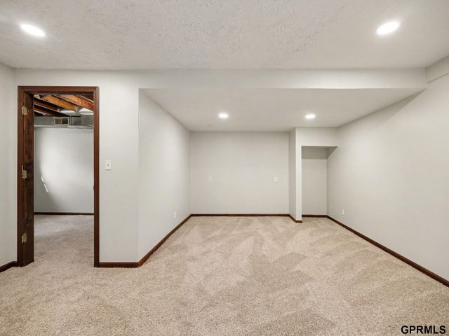 4511 N 64th Street, Omaha, NE 68104