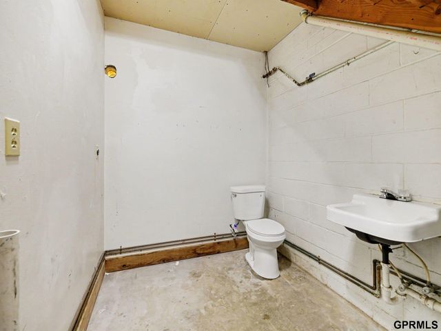4511 N 64th Street, Omaha, NE 68104