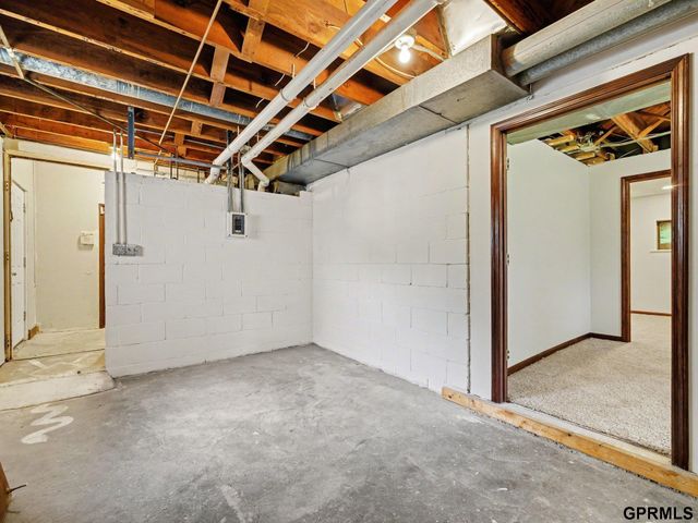 4511 N 64th Street, Omaha, NE 68104