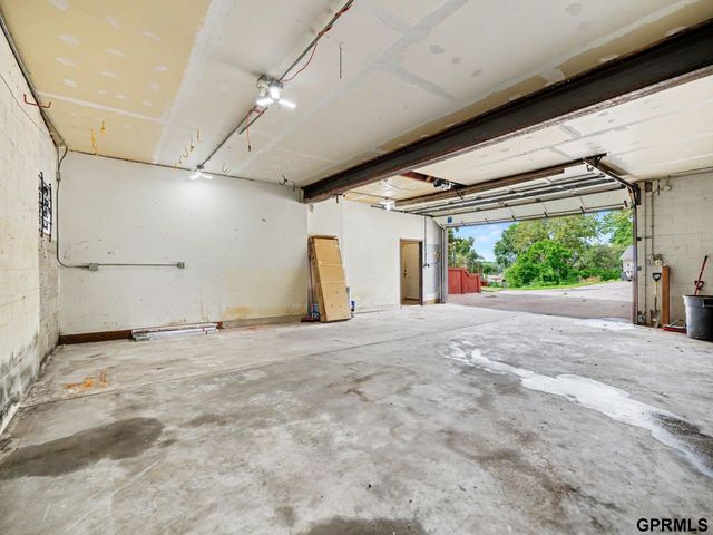 4511 N 64th Street, Omaha, NE 68104