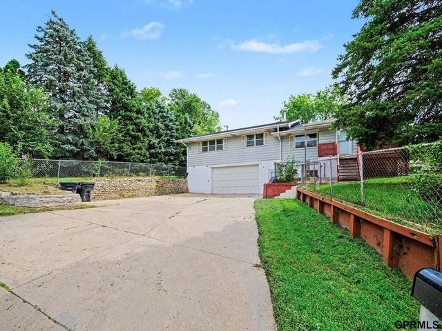 4511 N 64th Street, Omaha, NE 68104