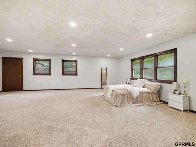 4511 N 64th Street, Omaha, NE 68104