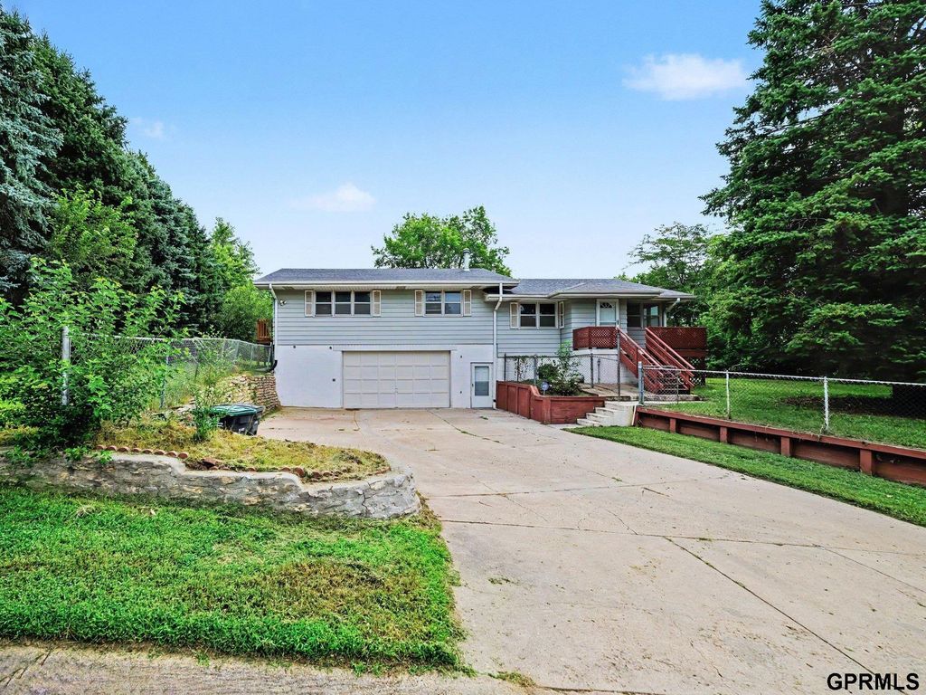 4511 N 64th Street, Omaha, NE 68104