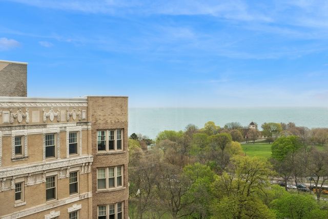 1755 E 55th Street 1201, Chicago, IL 60615