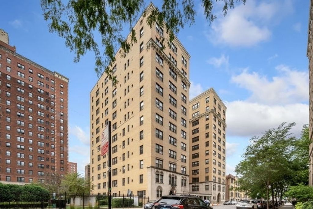 1755 E 55th Street 1201, Chicago, IL 60615