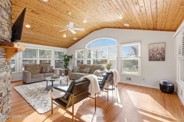 149 Dugan Lane, Toms River, NJ 08753