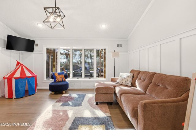 149 Dugan Lane, Toms River, NJ 08753