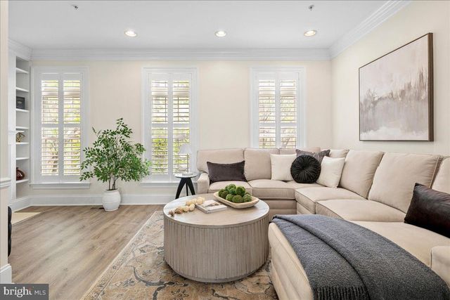 455 N GEORGE MASON DR, Arlington, VA 22203