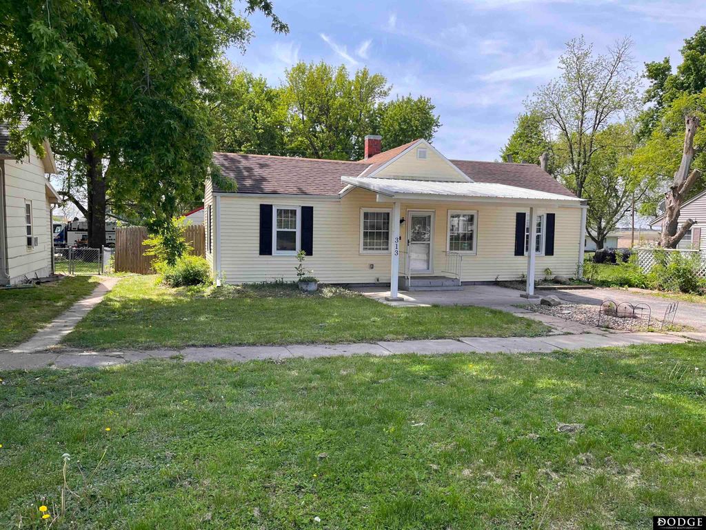 313 W Elm Street, Cedar Bluffs, NE 68015