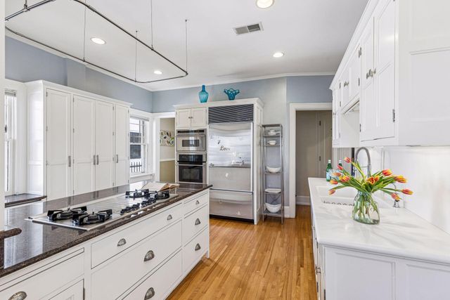 2304 Lake Place, Minneapolis, MN 55405