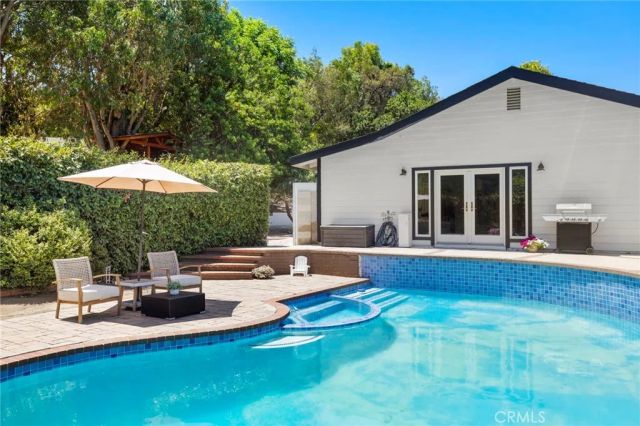 19242 Barrett Lane, North Tustin, CA 92705