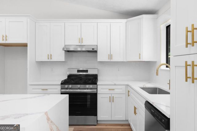 847 Halfmoon Hollow, Lilburn, GA 30047