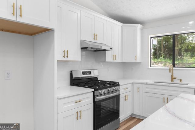 847 Halfmoon Hollow, Lilburn, GA 30047