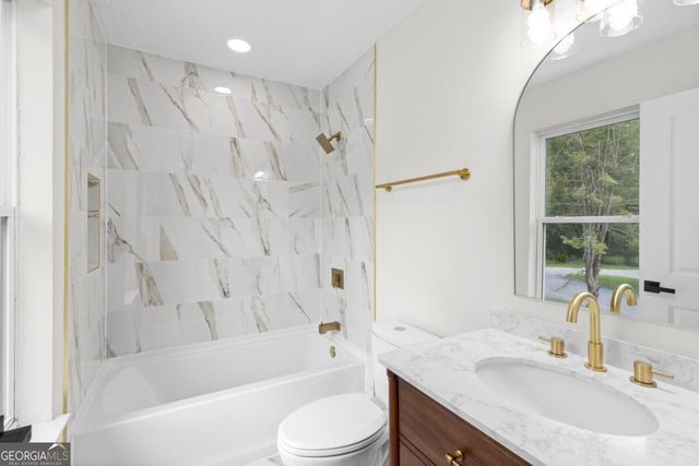 847 Halfmoon Hollow, Lilburn, GA 30047
