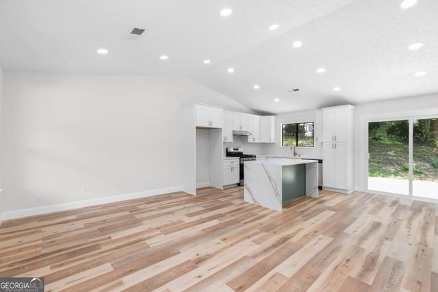 847 Halfmoon Hollow, Lilburn, GA 30047