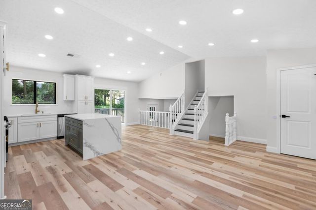 847 Halfmoon Hollow, Lilburn, GA 30047