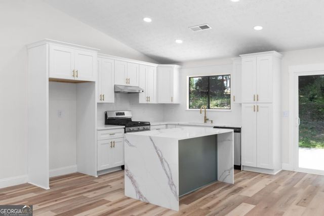 847 Halfmoon Hollow, Lilburn, GA 30047