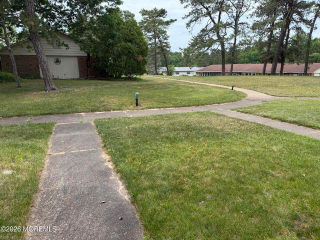 10B Yorkshire Court, Manchester, NJ 08759