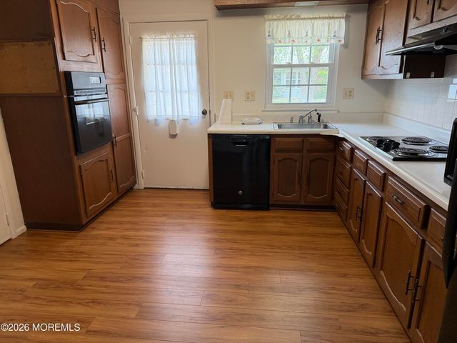 10B Yorkshire Court, Manchester, NJ 08759