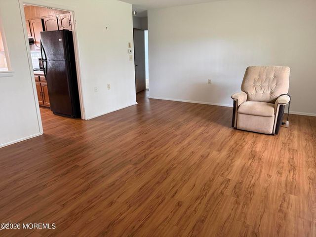 10B Yorkshire Court, Manchester, NJ 08759