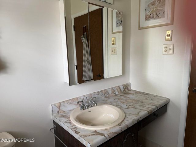 10B Yorkshire Court, Manchester, NJ 08759