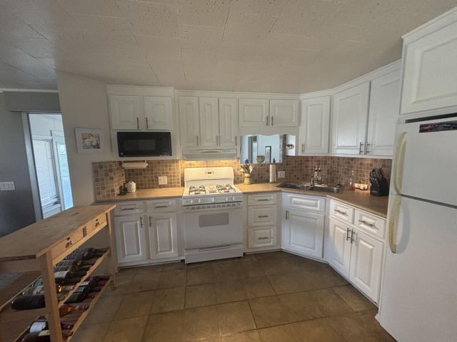 586 NE 47th Street, Deerfield Beach, FL 33064