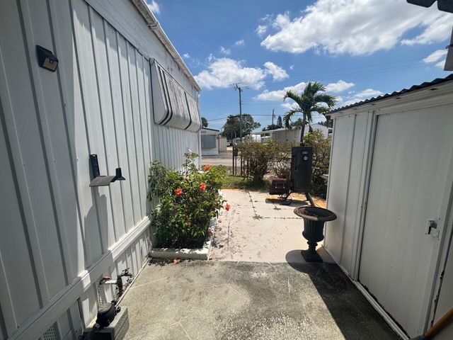 586 NE 47th Street, Deerfield Beach, FL 33064