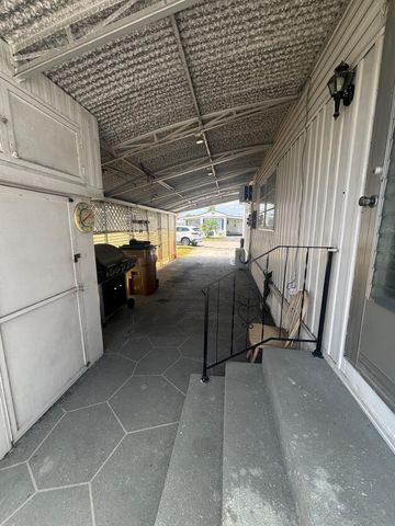 586 NE 47th Street, Deerfield Beach, FL 33064