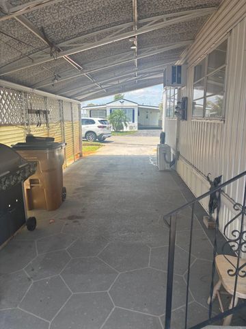 586 NE 47th Street, Deerfield Beach, FL 33064