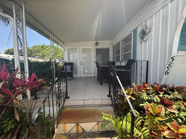 586 NE 47th Street, Deerfield Beach, FL 33064