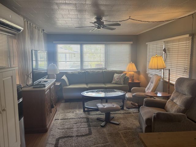 586 NE 47th Street, Deerfield Beach, FL 33064