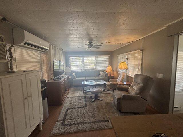 586 NE 47th Street, Deerfield Beach, FL 33064