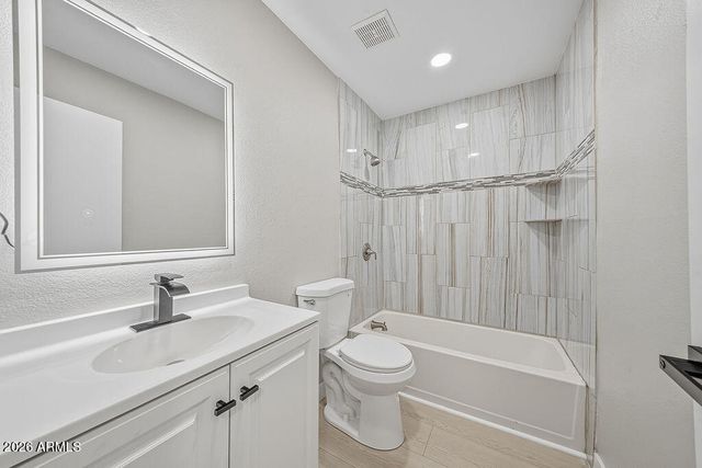 4725 W NORTHERN Avenue, Glendale, AZ 85301